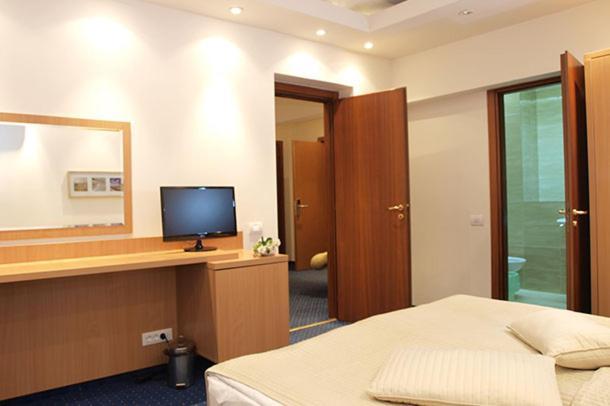 Hotel Sara ネプトゥン エクステリア 写真