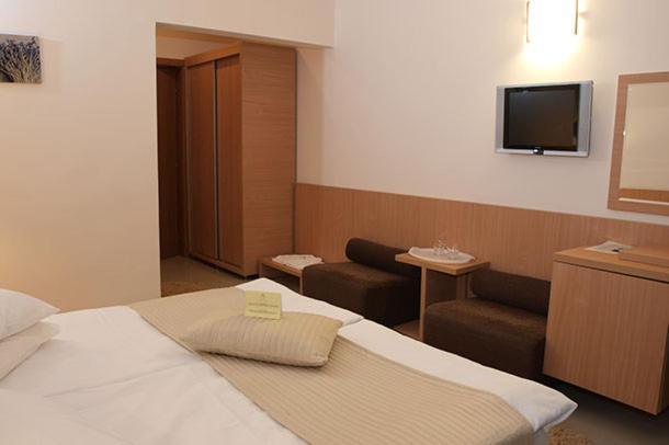 Hotel Sara ネプトゥン エクステリア 写真